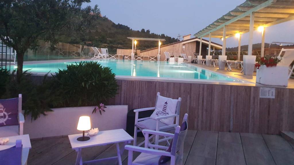 A-Point-Porto-Ercole-Restort-Spa-Argentario-Foto-luglio-2025-Piscina-20250607-211201